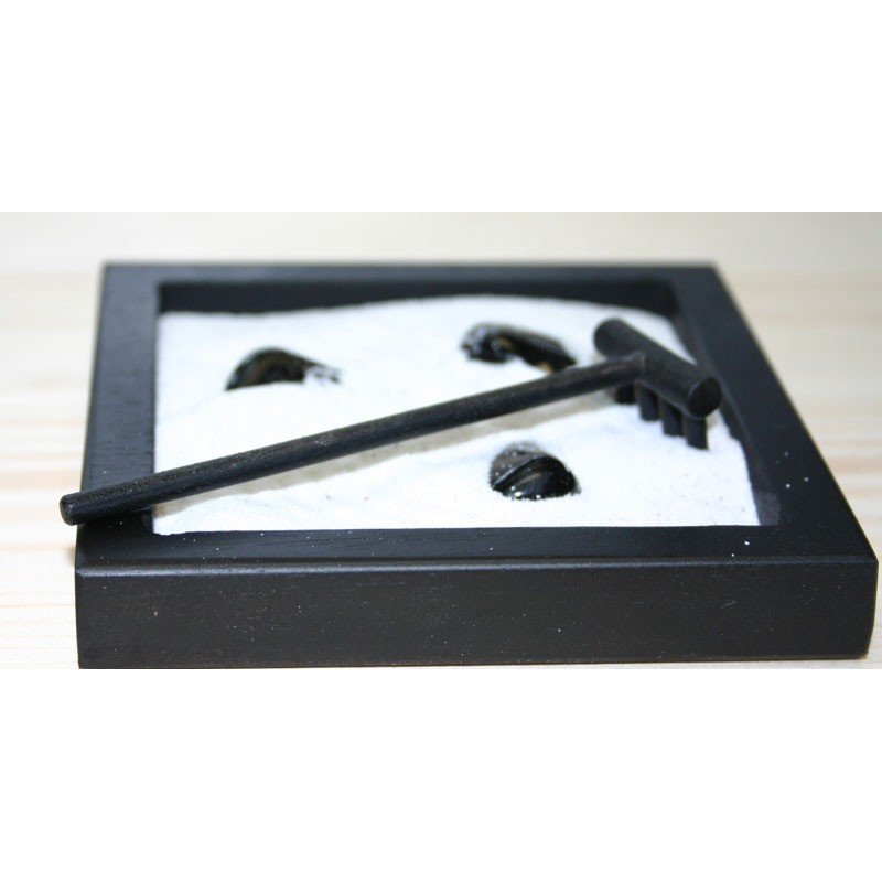 Zen Garten S schwarz mit Edelsteinen, Sand und Harke Zen Manufaktur ZMZGS204 Zen Garten S schwarz mit Edelsteinen, Sand und Harke Zen Manufaktur ZMZGS204